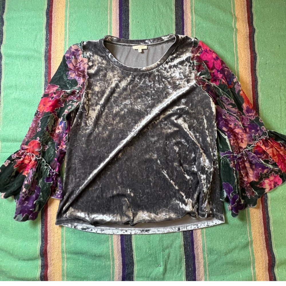 Mystree Velvet Top Women L Gray Floral Ruffle Bell Sleeve Boho Whimsigoth 60355